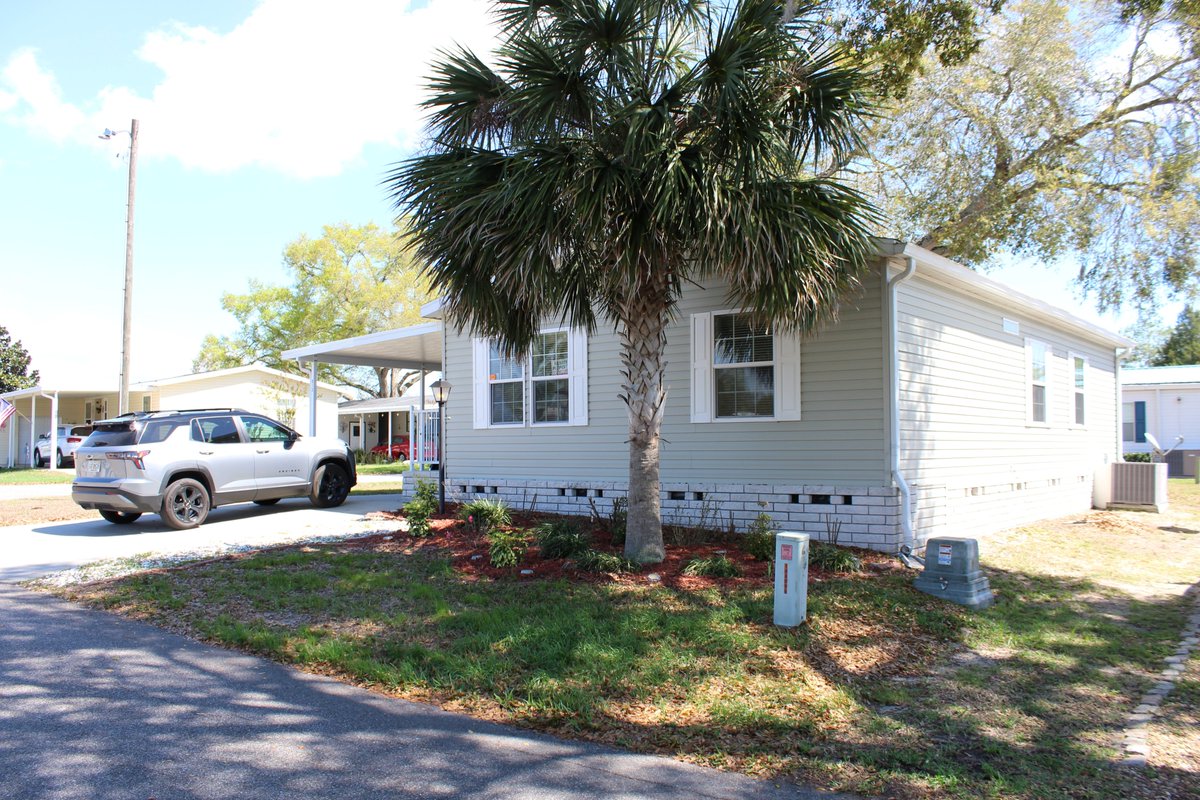 CatherineLarive's tweet photo. 613 Water Oaks Blvd, Lady Lake FL Located in Water Oaks Country Club Estates.  A 55+ Community with Resort Living Amenities.  This unit will surely not disappoint. $99,000.00 for this 2 bedroom, 2 bath home fully furnished.  Just pack your suitcase and come on down! https://t.co/QDYlzP47XI