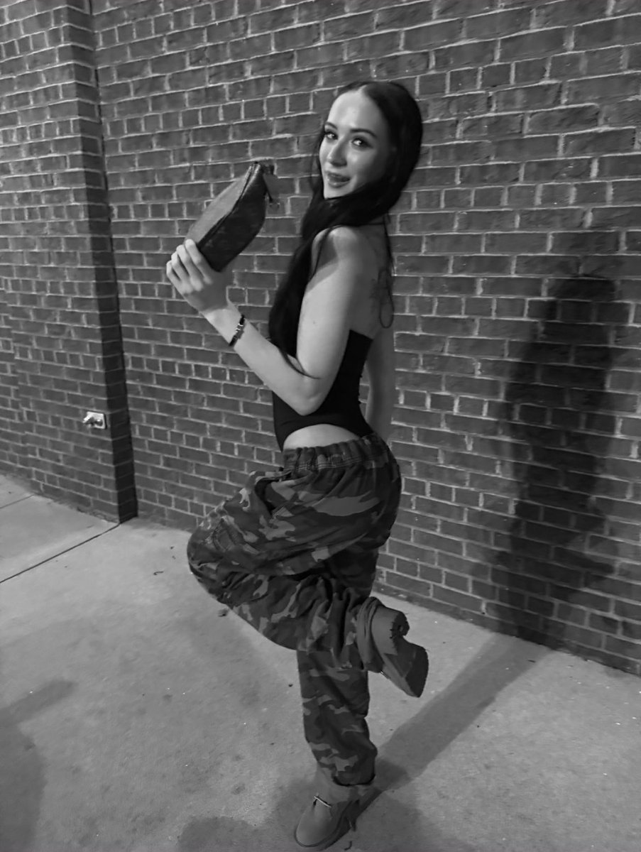 isabellalove706's tweet photo. 🖤🎲 #flicks #linkinbio #single #timberlands #nightlife #streetwear https://t.co/UailqIMSYF