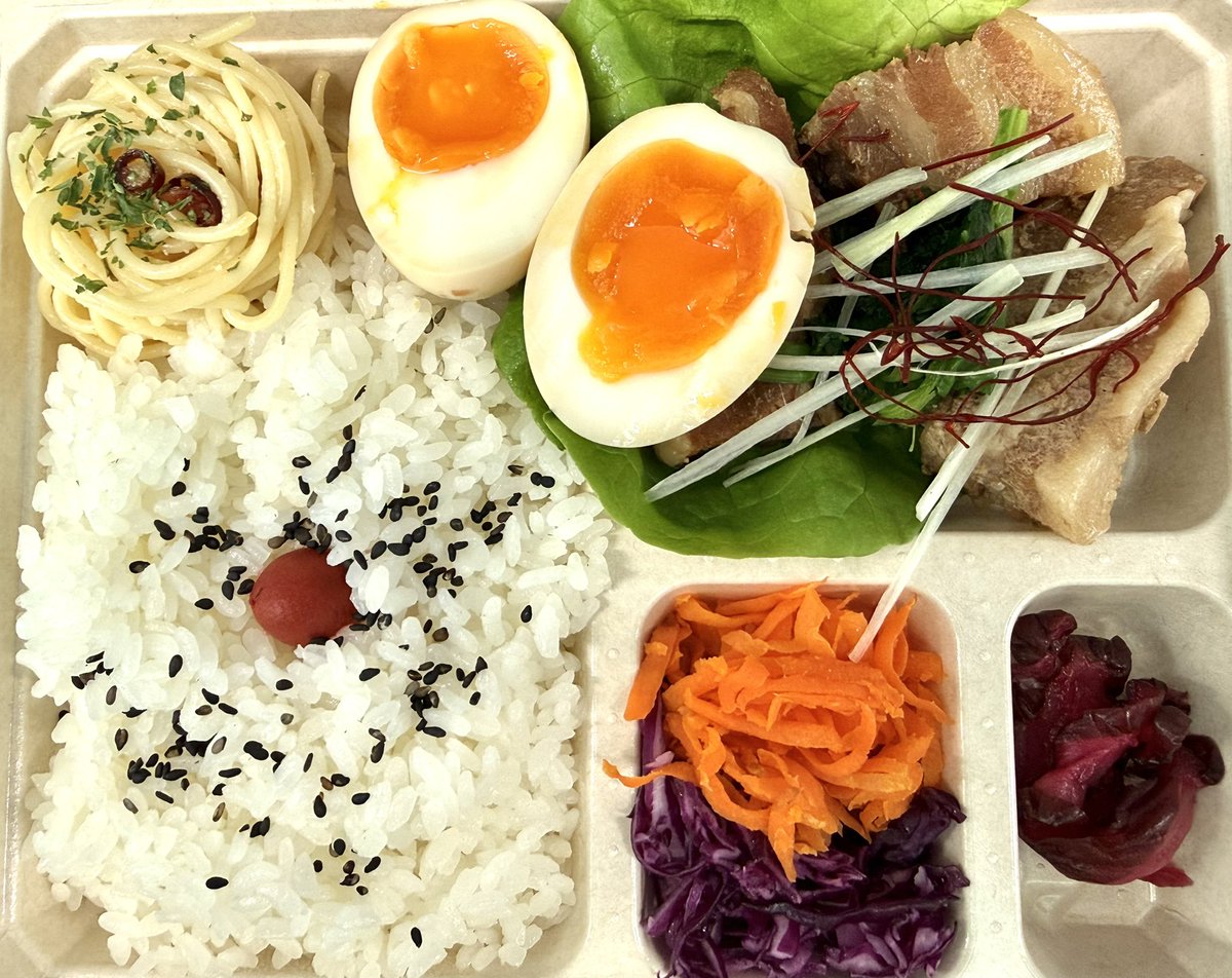 Leon2019_4's tweet photo. 今日のランチは、treizeさんの週替わり弁当😊今週は豚の角煮✨おかずのバランスが良く美味しいです。
#ランチ #行田市 #行田 #弁当 #treize https://t.co/R3FH53lyz1