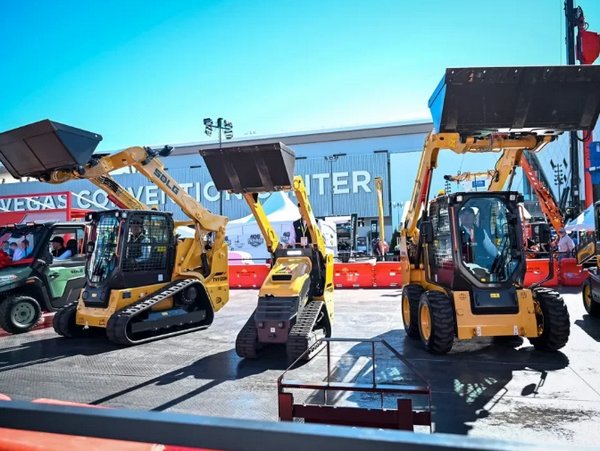 superegn's tweet photo. 📢Industry News | SDLG

SDLG made a strong appearance at CONEXPO-CON/AGG 2026 in Las Vegas with a 2,500 sqm booth and a global new product launch under the theme “Global Power, Local Commitment.”

#CONEXPO2026 #SDLG #ConstructionEquipment #HeavyMachinery #GlobalLaunch https://t.co/iv7yCcgQcu
