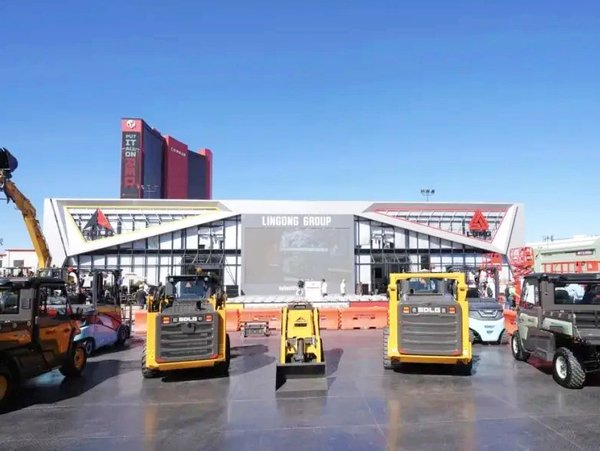 superegn's tweet photo. 📢Industry News | SDLG

SDLG made a strong appearance at CONEXPO-CON/AGG 2026 in Las Vegas with a 2,500 sqm booth and a global new product launch under the theme “Global Power, Local Commitment.”

#CONEXPO2026 #SDLG #ConstructionEquipment #HeavyMachinery #GlobalLaunch https://t.co/iv7yCcgQcu