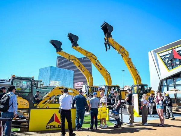 superegn's tweet photo. 📢Industry News | SDLG

SDLG made a strong appearance at CONEXPO-CON/AGG 2026 in Las Vegas with a 2,500 sqm booth and a global new product launch under the theme “Global Power, Local Commitment.”

#CONEXPO2026 #SDLG #ConstructionEquipment #HeavyMachinery #GlobalLaunch https://t.co/iv7yCcgQcu
