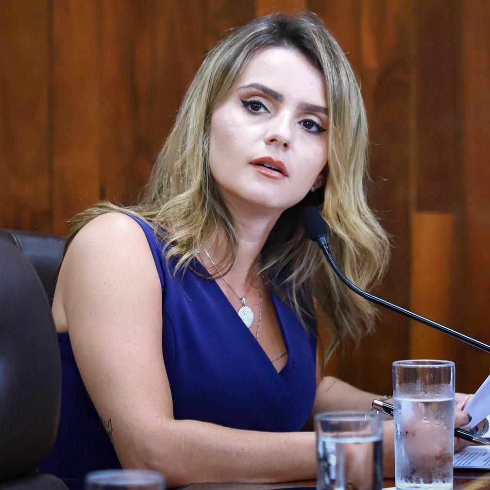SamuelCamargoPR's tweet photo. Vocês acham que o União Brasil deveria deixar a @Amandavettorazz sair para entrar na Missão?! 🐆⬛️⬜️🟨

Eu apoio, caso concordem, dê RT, curta e compartilha para chegar a mais pessoas! https://t.co/lDlcdrkMEf