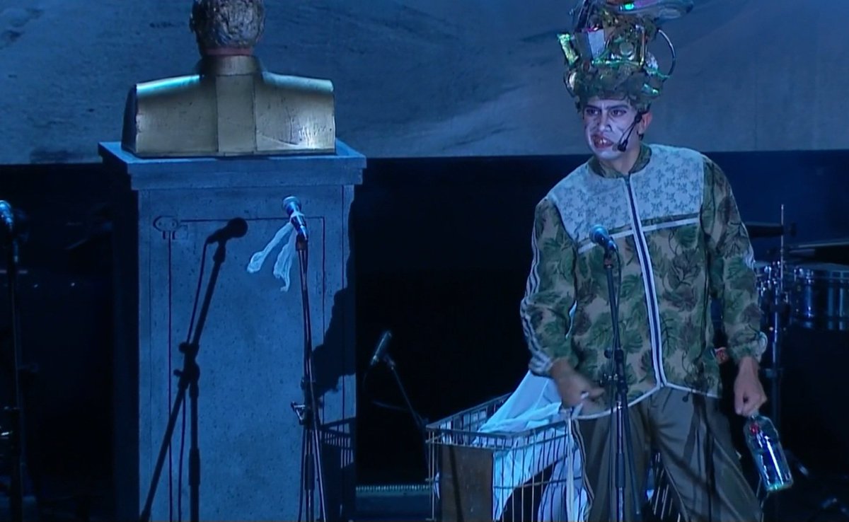 Pim pum vecino, ya sabes.

El que es figura máxima hace lo que quiere. 

Imanol Sibes, cada año más figura.