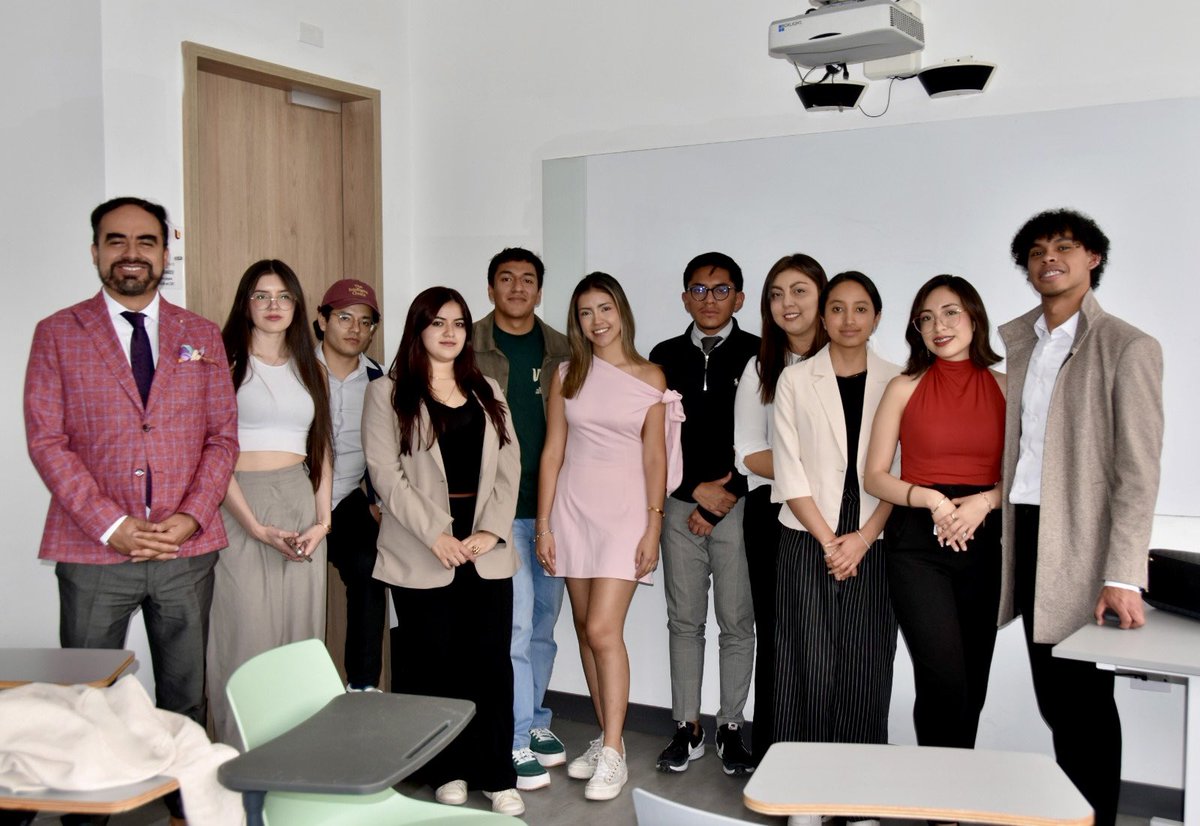hpaulcordovav's tweet photo. Segundo semestre consecutivo con la segunda mejor evaluación de profesor de Derecho en #UIDE. Gracias a l@s nuev@s amig@s que encuentro en cada semestre, con quienes siempre tendré una apertura de apoyo y una firme exigencia para su formación profesional. 

Las mejores vibras para un nuevo inicio, siempre.