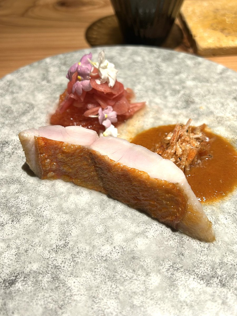 aichu5087's tweet image. 3/6夜。気になっていたお店、麻布十番の創作和食×フレンチビストロKisoさんで社交飲食事業部V店H社長と同店功労者Dくんの誕生日会。出汁と創作和食とフレンチの融合という珍しいコンセプトのお料理とお酒のペアリングを楽しんだ。ご馳走様でした😊

#Kiso   #創作和食　#出汁　#金目鯛    #毛蟹