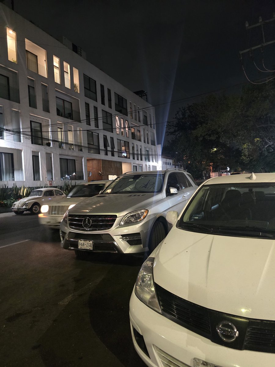 VecinosRomeroBJ's tweet photo. Apoyo para retirar camioneta en doble fila en Romero 105, niños heroes, Benito juarez, 03440.  lleva estacionada desde el viernes de la semana pasada en doble fila placas 968-ZGD @SSC_CDMX @UCS_GCDMX @AccionesBJ https://t.co/AyOtAbAepo