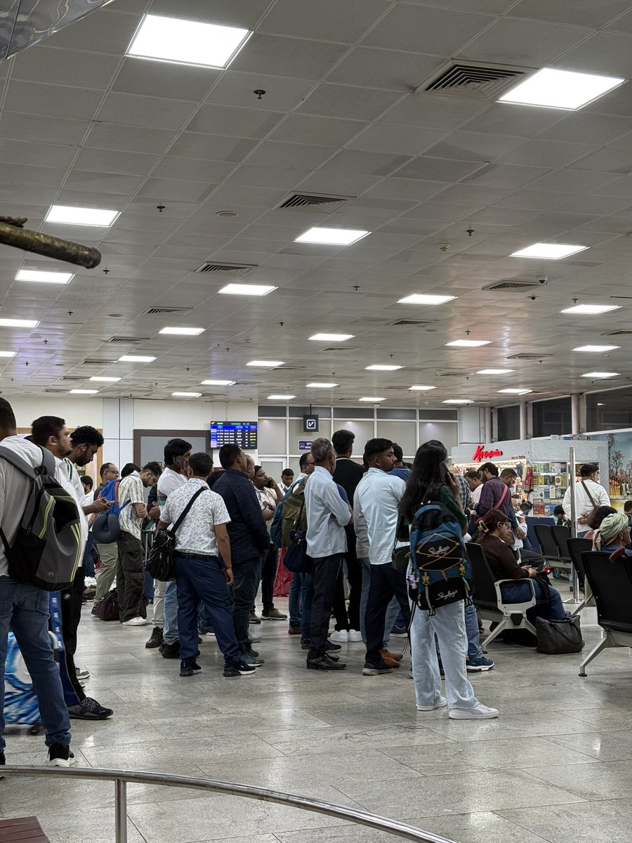 Shashan01519992's tweet photo. Airport lounge with barely 40% seating capacity, leaving 60% flyers standing. Poor planning and worse management. Authorities need to take this seriously and upgrade facilities. Highly disappointing.
@WeAreRanchi @aaiRanchiApt @IndiGo6E @AAI_Official @RanchiPIB 
#RanchiAirport https://t.co/A18u2tVM3J