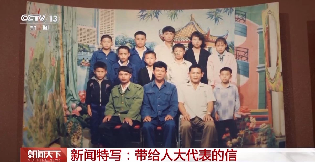 DailyBeijing's tweet image. 全国人大代表农加贵，深山做乡村教师四十年
Nong Jiagui, a deputy to China's National People's Congress (#NPC) , has dedicated himself to teaching in rural western China for 40 years. Over the years, his students have become teachers, doctors, and other professionals.