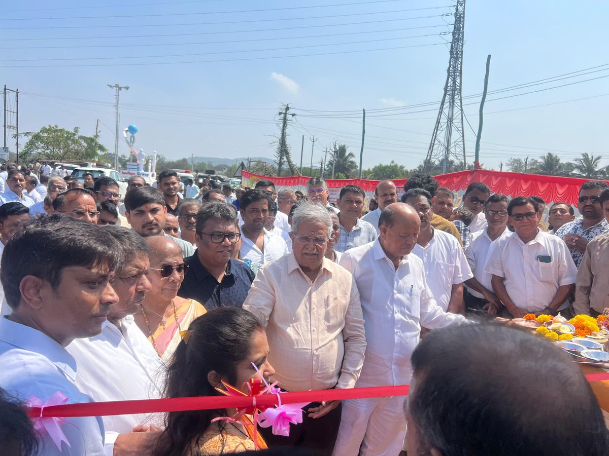 patelsmit1974's tweet photo. A proud moment to witness the Grand Opening of Maroli Gate in our hometown, Maroli, Gujarat.
Happy that Sandhya Group could contribute to this landmark for our community.

#SandhyaGroup #Maroli #ProudMoment https://t.co/KUa3rKYwkr
