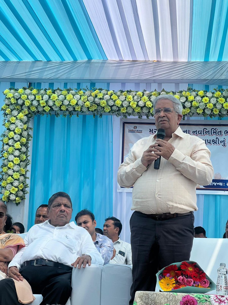 patelsmit1974's tweet photo. A proud moment to witness the Grand Opening of Maroli Gate in our hometown, Maroli, Gujarat.
Happy that Sandhya Group could contribute to this landmark for our community.

#SandhyaGroup #Maroli #ProudMoment https://t.co/KUa3rKYwkr