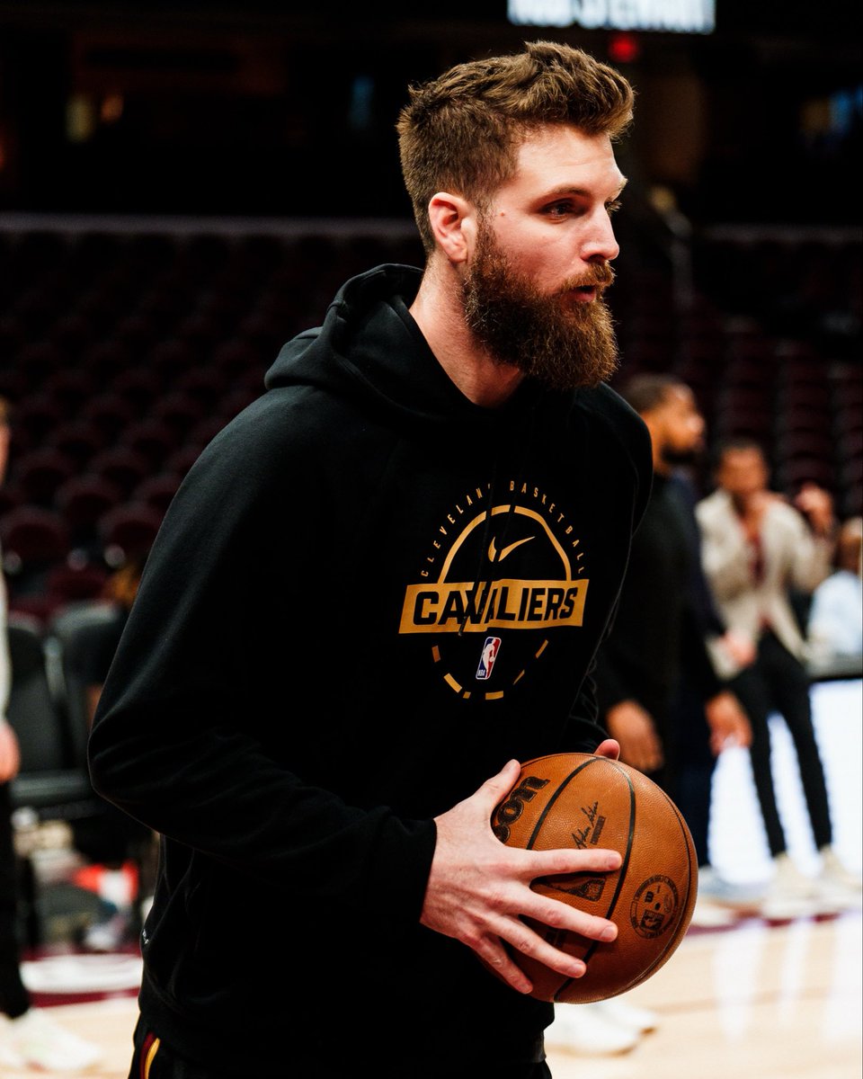 CavsLead's tweet photo. Dean Wade Tonight:
13 Points 
10 Rebounds
2 Assists
1 Block
#LetEmKnow https://t.co/88BGSqQdn8