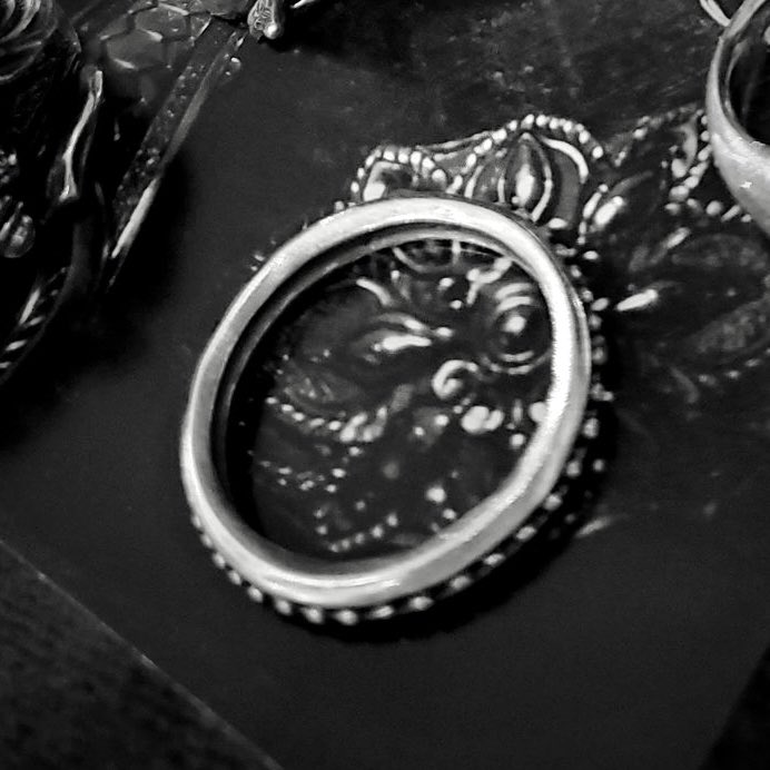 loverollrock's tweet photo. 【 avatara 】
・AVR-101・
［               ］

#佐賀アクセサリー
#九州アクセサリー
#dealer
#福岡 #熊本 #長崎 #大分

Buying ‼︎ Mr.S1 ‼︎

#domestic
#brand
#individuality
#lifestyle

+ at STARGARDEN +

#veda
#reincarnation
#brahmanism
#spacer
#Layer
#Ring

+ thanks +

#avatara https://t.co/OjAjojD2s4