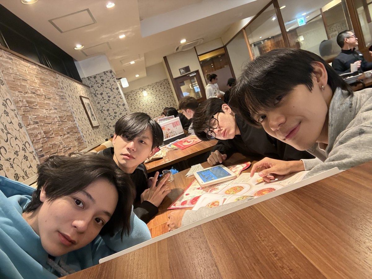 Belle_khlie's tweet image. I know Ngern misses Oat even thought they are only tables apart I just can’t prove it

#เงินโอ๊ต 
#NgernOat