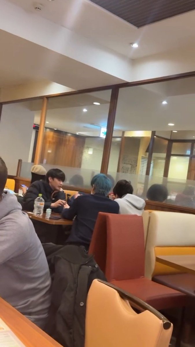 Belle_khlie's tweet image. I know Ngern misses Oat even thought they are only tables apart I just can’t prove it

#เงินโอ๊ต 
#NgernOat