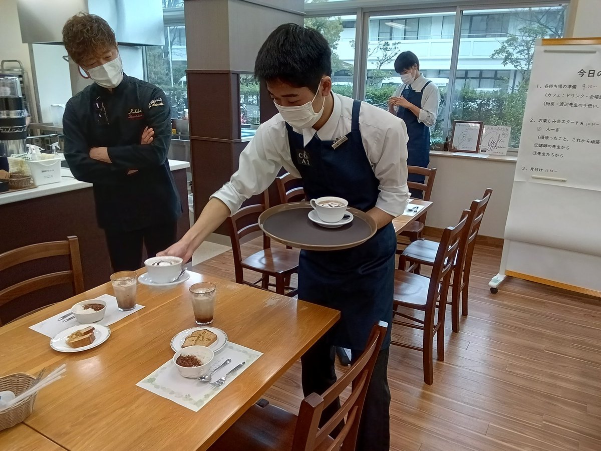 【就業技術科】3年フードサービスコースが市民講師の先生を交えて最後のまとめをしました。市民講師のプロの技を目の当たりにする機会でもありました。