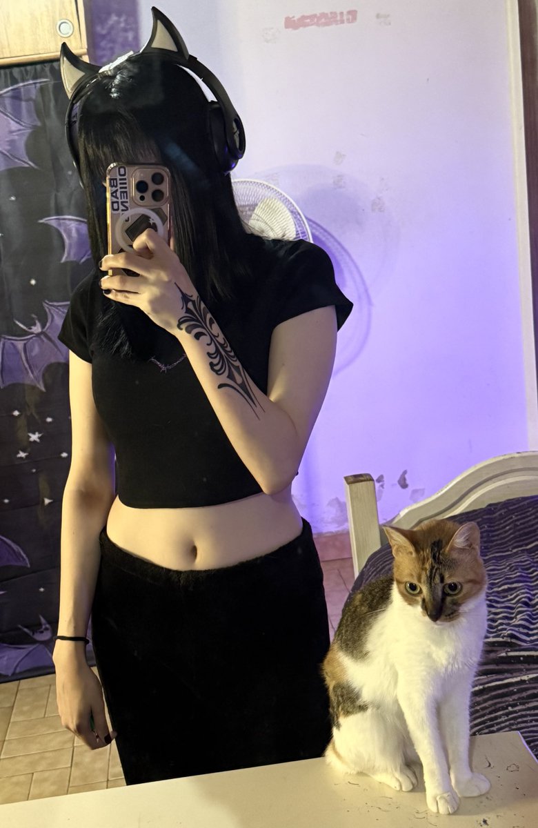 Annie🖤 tweet media