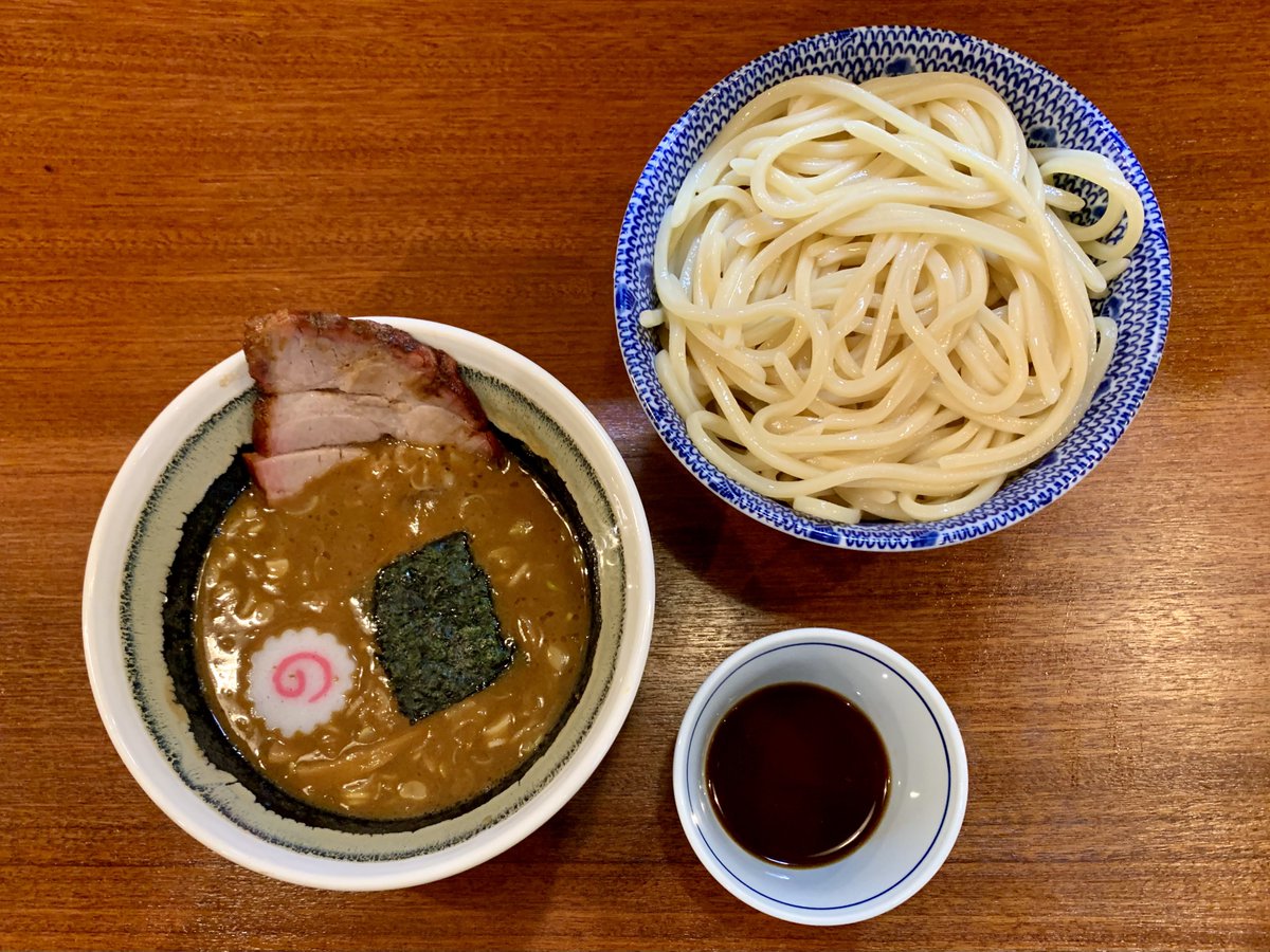 srsms's tweet photo. つけソバ いしい＠国府台

つけソバ(並) 1000円

整えられた盛り付けの美しさではない、麺自体が発するオーラが凄まじい。色白で艶やか。丁寧な水締めによる喉越しとハリ。つけ汁は旨味濃密できめ細やかな舌触り。今回通���4回目。全体的にグッと落ち着きを見せ始め、店自体の成熟が感じられた。 https://t.co/8aZrl4FArL