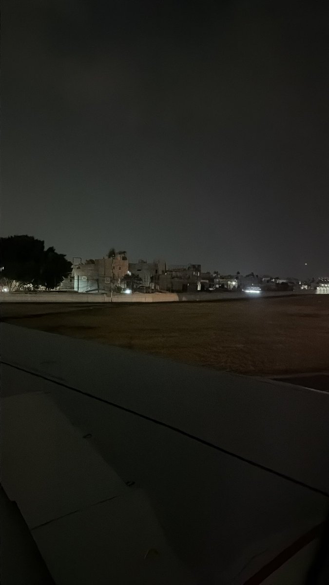 Mulix_24's tweet photo. @VivaTeEscucha casi 3 horas de retraso en el vuelo.

Una hora esperando en el #aicm y casi 2 horas sentados en el avión esperando el despegue, terrible su servicio.

Nadie nos devuelve el tiempo perdido. https://t.co/ptEIotFFaq