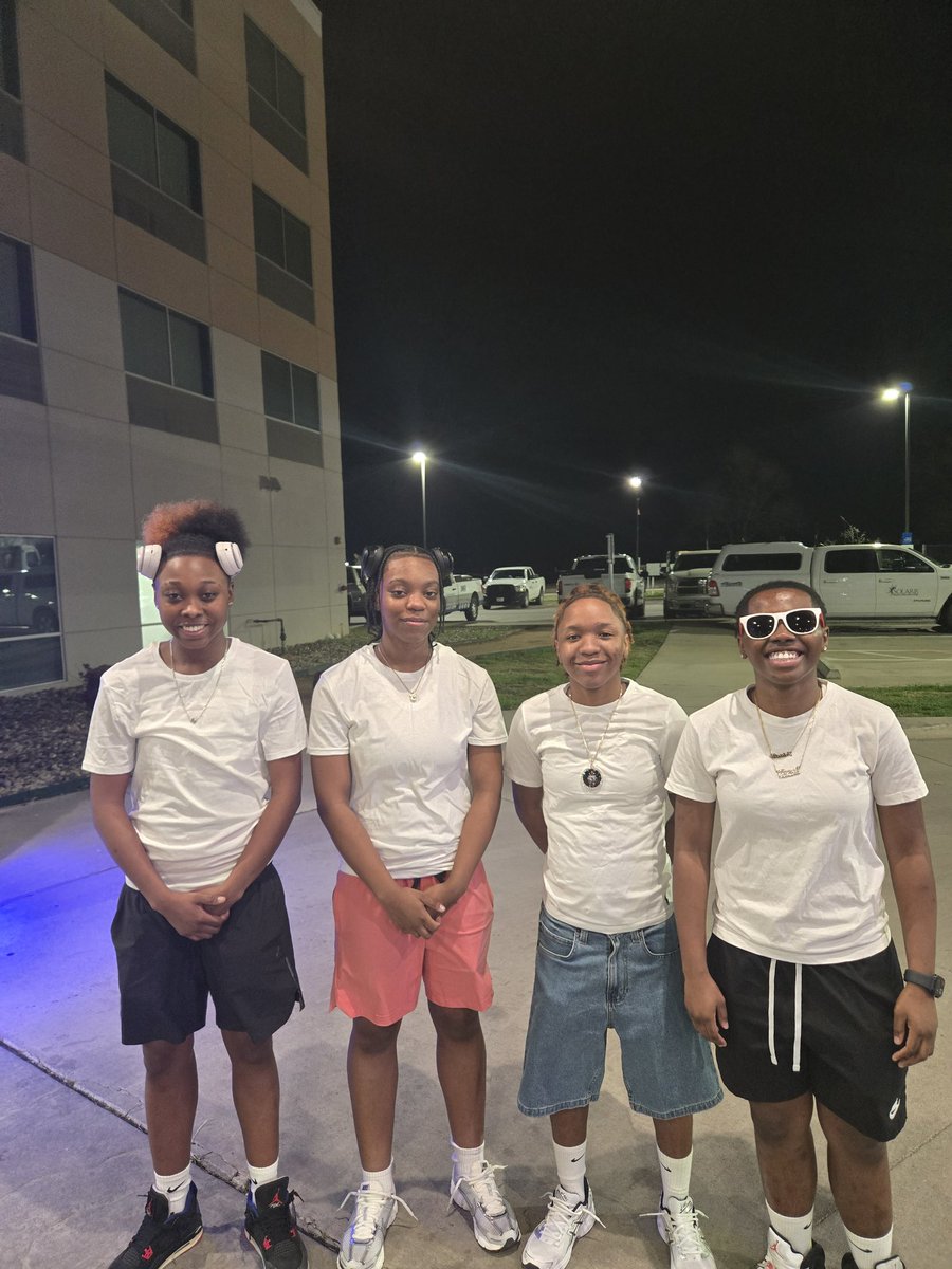 MonroeExpress's tweet photo. @MCEXPRESSHOOPS is now in Texas as they prepare for the upcoming NJCAA Division III Tournament. They enjoyed practice and team bonding.

More details regarding their upcoming game in the National Postseason will be published soon.

#ExpressFamily https://t.co/70dElwexIE