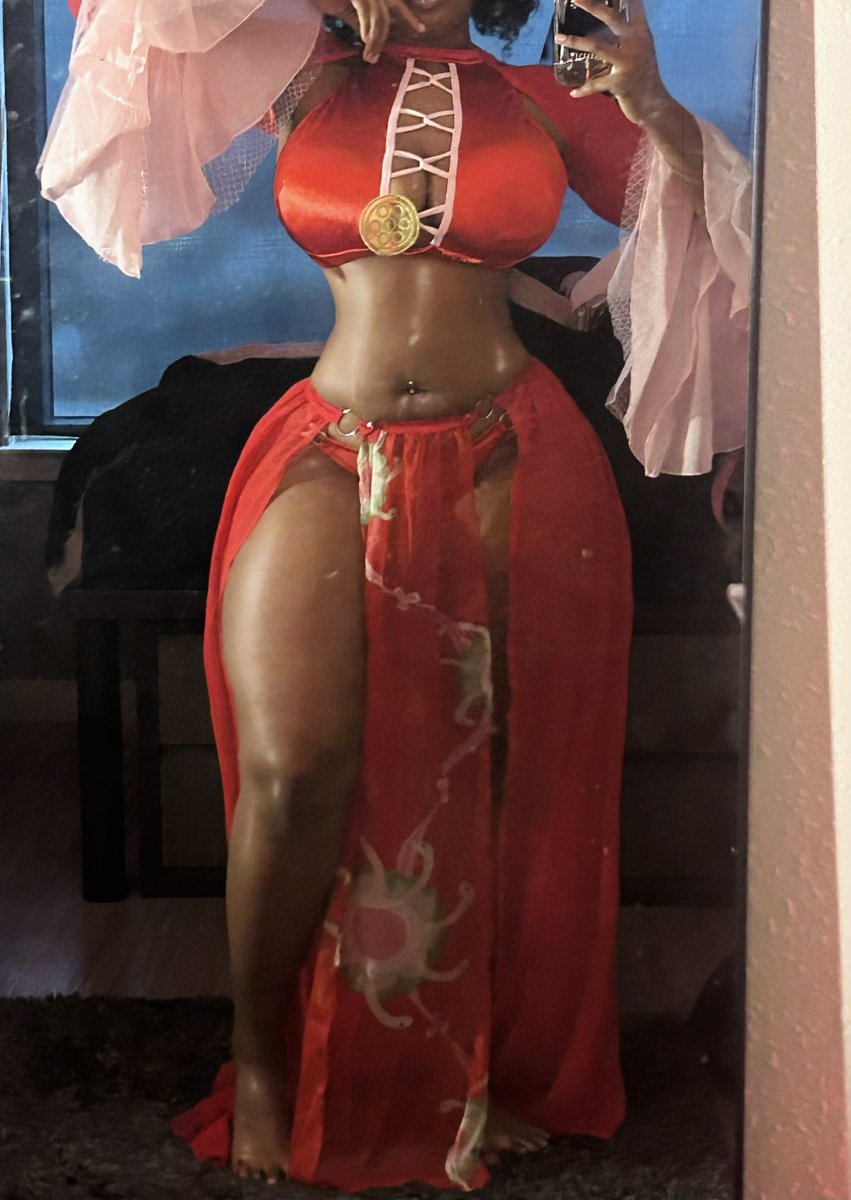 G1RLFAILNEEGA's tweet photo. Waist so slim she don’t even know what to do wid it. ( 🤭 ) https://t.co/ZRUDSPewYc