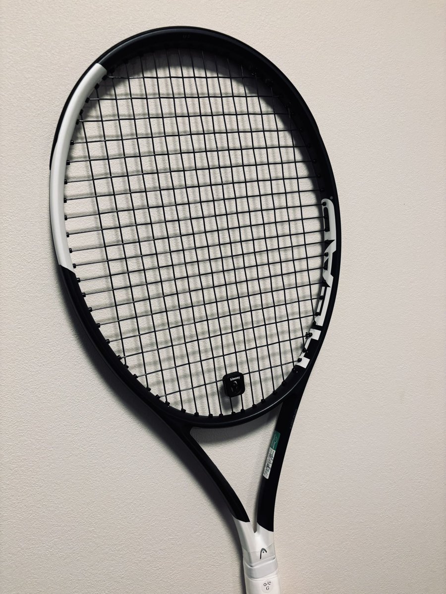 nyankichi__222's tweet photo. 白と黒のシンプルなデザイン
サラサラとしたコーティング
様式美を感じる
ストリングはポリツアープロ125 44/42
振動度目はクエークバスター
黒系で統一!!!!
グリップテープはPRO OVER GRIP白
#HEAD
#SPEEDMP https://t.co/nRlKLSYgVO