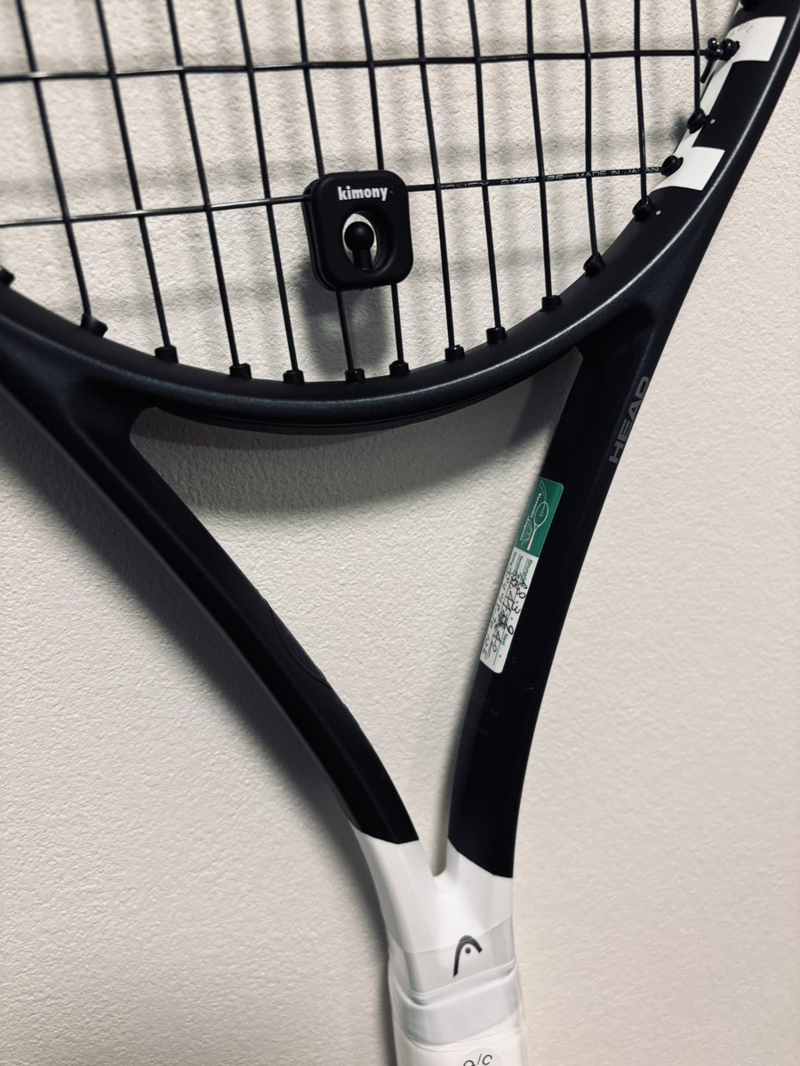 nyankichi__222's tweet photo. 白と黒のシンプルなデザイン
サラサラとしたコーティング
様式美を感じる
ストリングはポリツアープロ125 44/42
振動度目はクエークバスター
黒系で統一!!!!
グリップテープはPRO OVER GRIP白
#HEAD
#SPEEDMP https://t.co/nRlKLSYgVO