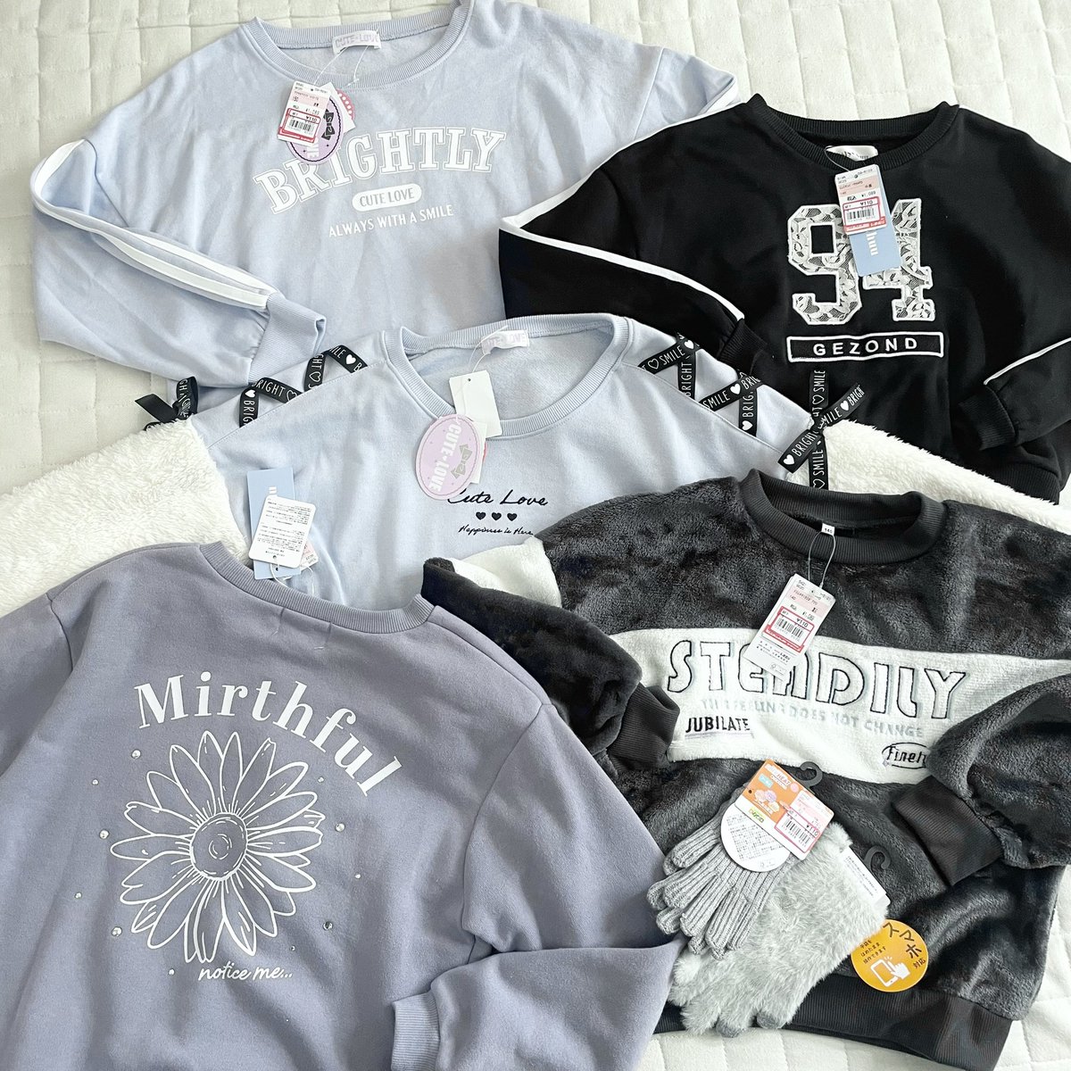 mio_oimoim's tweet photo. 昨日の🦓値下げ購入品
一部底値で110円かな？
でもここで買わないと無くなるお値段だった

1枚目👦
パジャマ550円
サンタ🐻とトナカイスーツ110円
他3点220円

2枚目👧
各550円

3枚目
All110円

4枚目
パンツ550円
シャツドッキング330円
他220円 https://t.co/uDquSSzwYC