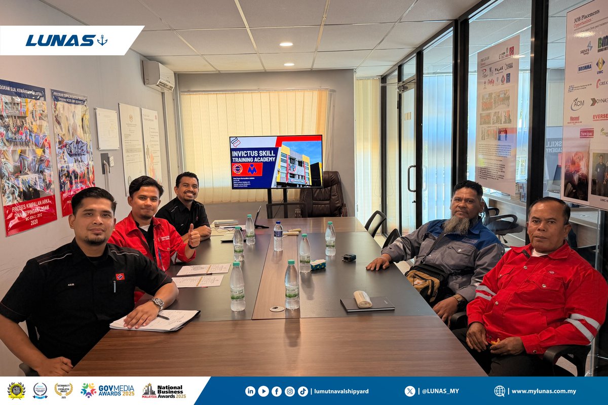 Lumut Naval Shipyard tweet media