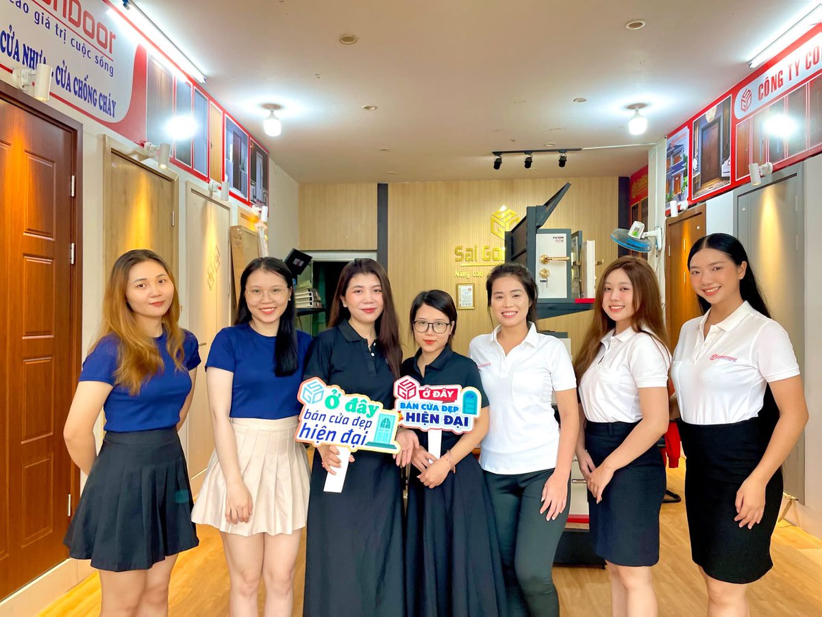 cuasaigon's tweet photo. Quý khách cứ việc hỏi giá, hỏi sản phẩm nha
Nhân viên SaiGonDoor đầu năm rảnh lắm 
#Lãm #MrLãm #LãmSaiGonDoor #cửa #cửacomposite #cửanhựacomposite #cửanhựa #cuanhuacomposite  #lamsaigondoor #saigondoor #cuanhavesinh #cuaphongtam #cuanhatam #cuanhavesinh #cuatoilet https://t.co/rEYmggDSM3