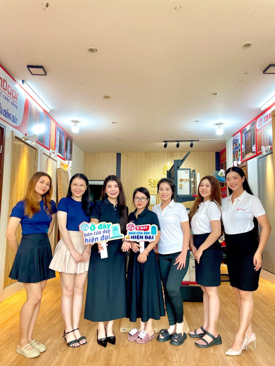 cuasaigon's tweet photo. Quý khách cứ việc hỏi giá, hỏi sản phẩm nha
Nhân viên SaiGonDoor đầu năm rảnh lắm 
#Lãm #MrLãm #LãmSaiGonDoor #cửa #cửacomposite #cửanhựacomposite #cửanhựa #cuanhuacomposite  #lamsaigondoor #saigondoor #cuanhavesinh #cuaphongtam #cuanhatam #cuanhavesinh #cuatoilet https://t.co/rEYmggDSM3