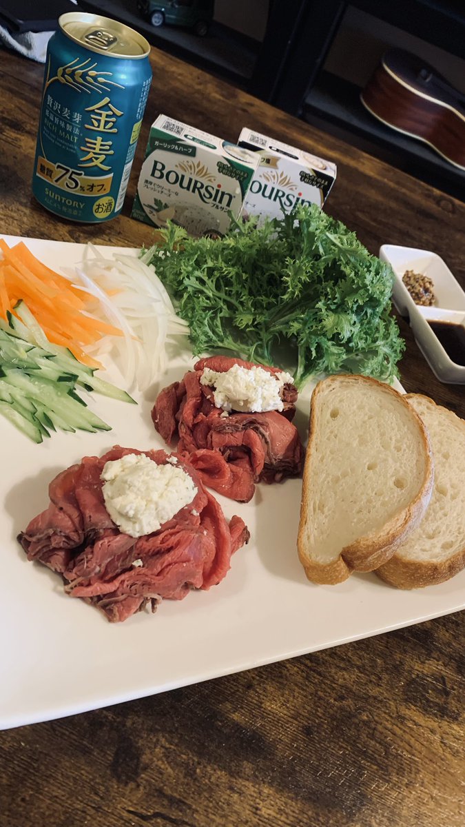 miknekomaro's tweet photo. お仕事瞬殺して来たから
今日も昼呑み🫶🍻

すごいブルサンのチーズが食べたくなって
ローストビーフ買って来た♪🥩

今日も背徳の昼呑み最高😊👍 https://t.co/WSYmf6RyFk