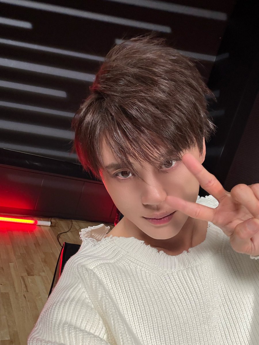 Junsu_PALMTREE's tweet photo. 오늘 오후 7시 🕖

#김준수 의 뮤지컬 #데스노트 
첫 공연이 시작됩니다!

오늘부터 #샤엘 이 상대해 주지🕵🏻
끝을 알 수 없는 게임 한 판 즐겨볼까💥

엘(L) 役 ㅣ 김준수

MUSICAL DEATH NOTE
2025.10.14-2026.05.10
디큐브 링크아트센터

#KIMJUNSU #뮤지컬데스노트
#PALMTREEISLAND https://t.co/MdKAhhMP7K
