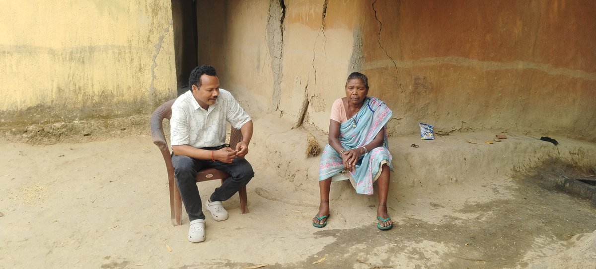 RameshM12266926's tweet image. पार्वती दीदी आगरा गांव तमाड़  से मुलाकात हुई दो माह से पेंशन नहीं मिलने से चिंतित है पति और संतान भी नहीं है #dcranchi #cmojharkhand #cotamar