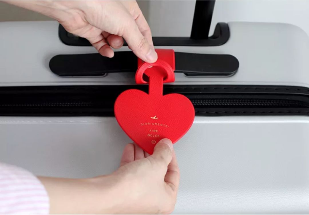 goddragon5's tweet image. "Sort old items: Keep what sparks joy, donate what serves others, recycle what’s useful. Small acts, big impact for space u0026 planet!  #DeclutterWithPurpose"