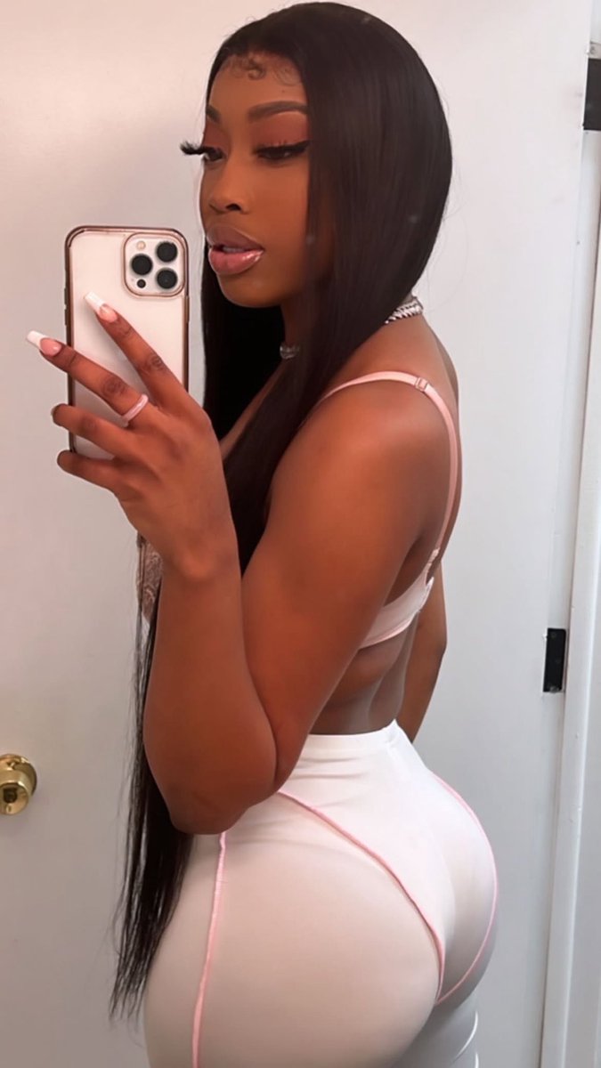 Anne Moore tweet media