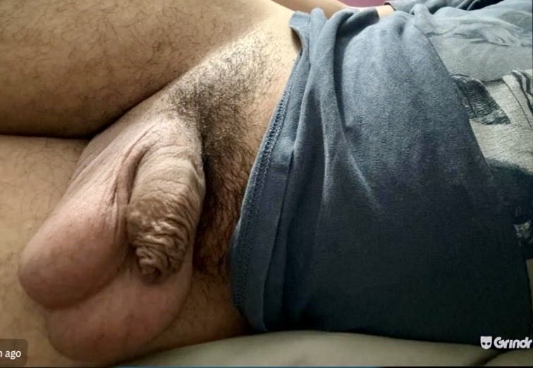 Me encanta sorprender a los putitos con el tamaño de mis #huevotes en #grindr