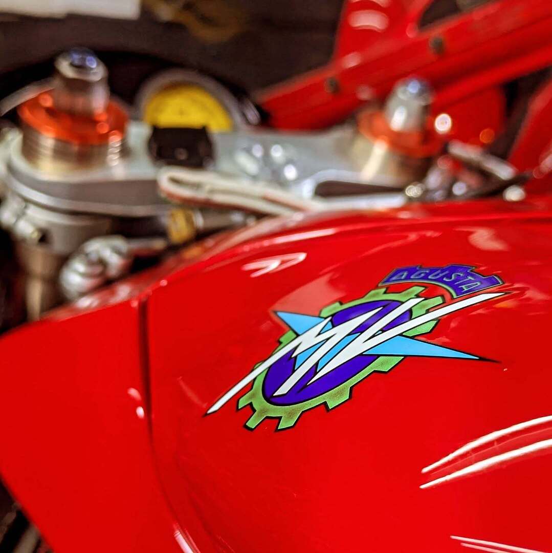 GYRO_RYOMAX's tweet image. レッカー入庫。積載車から降ろすのを手伝ってくれと言われた。手伝うどころか、俺一人で降ろす⋯　積み降ろし出来ない人使うなよ💢　アグスタに罪は有りません。

#mvagusta #積載車 #gyro #ジャイロ #ryomax