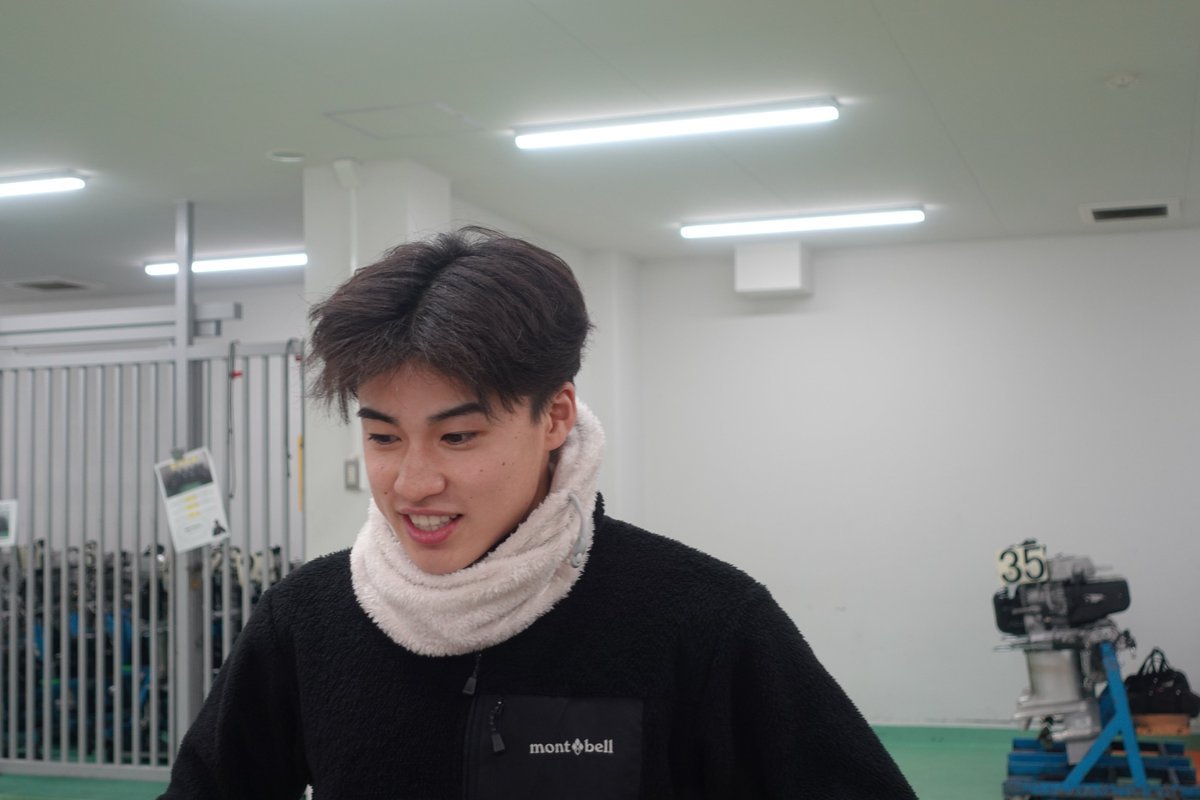 hochi_boatrace's tweet photo. ボートレース戸田（１０日）  
【スカパー！・ＪＬＣ杯戸田ルーキーシリーズ第５戦】（４日目）

《戸田ならではのハンドルワーク》  

予選ラストの４日目７Ｒ、２コースから差し切って１着、準優へ駒を進めた長谷川暖選手。
「やっぱり狭いですね」と戸田の難しさには苦笑いですが、「意外と踏み込みすぎると外すのでいつもより手前で（ハンドルを）切るようにしています」ときっちり対応して予選通過につなげました。
機力も中堅上位は十分あるだけに、明日の準優も必見の存在です。