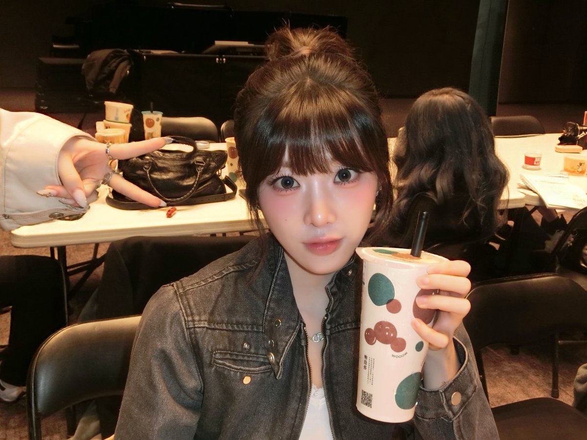 triplescosmos's tweet photo. 年度最愛飲料 西瓜烏龍🍉🍵

#tripleS #트리플에스 #トリプルS
#トリプルエス #トエス
#Nien #니엔 #ニエン https://t.co/IkqO3Q3oGl
