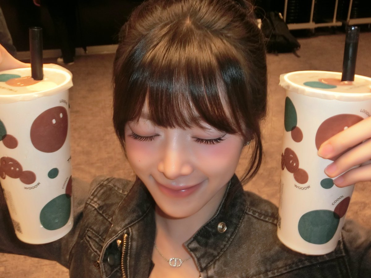 triplescosmos's tweet photo. 年度最愛飲料 西瓜烏龍🍉🍵

#tripleS #트리플에스 #トリプルS
#トリプルエス #トエス
#Nien #니엔 #ニエン https://t.co/IkqO3Q3oGl