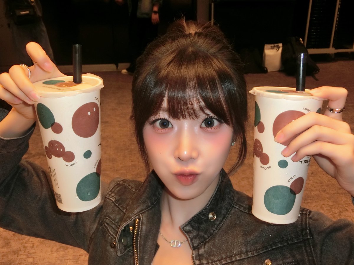triplescosmos's tweet photo. 年度最愛飲料 西瓜烏龍🍉🍵

#tripleS #트리플에스 #トリプルS
#トリプルエス #トエス
#Nien #니엔 #ニエン https://t.co/IkqO3Q3oGl