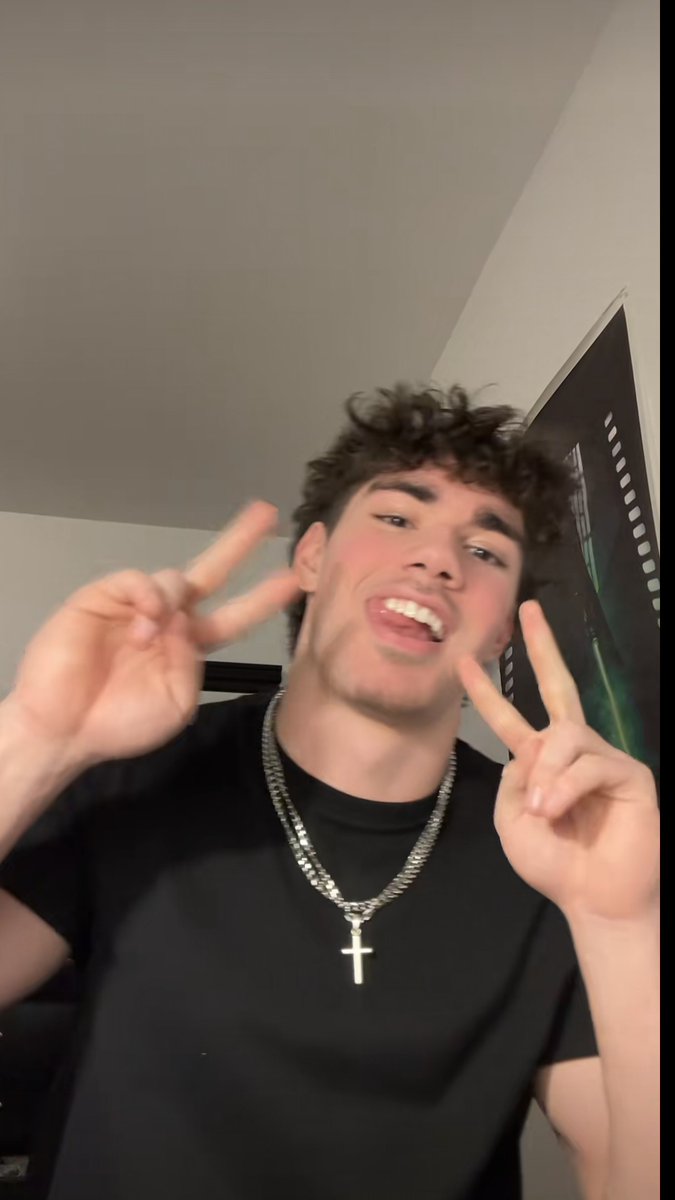 𝐅𝐎𝐗𝐘 𝐁𝐑𝐎 tweet media