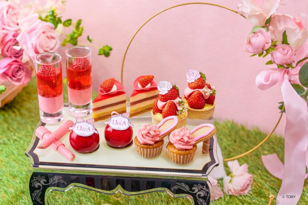 着せ替え人形「リカちゃん」のアフタヌーンティーが表参道で、“いちごとローズ”主役の真っ赤なスイーツ - fashion-press.net/news/144192