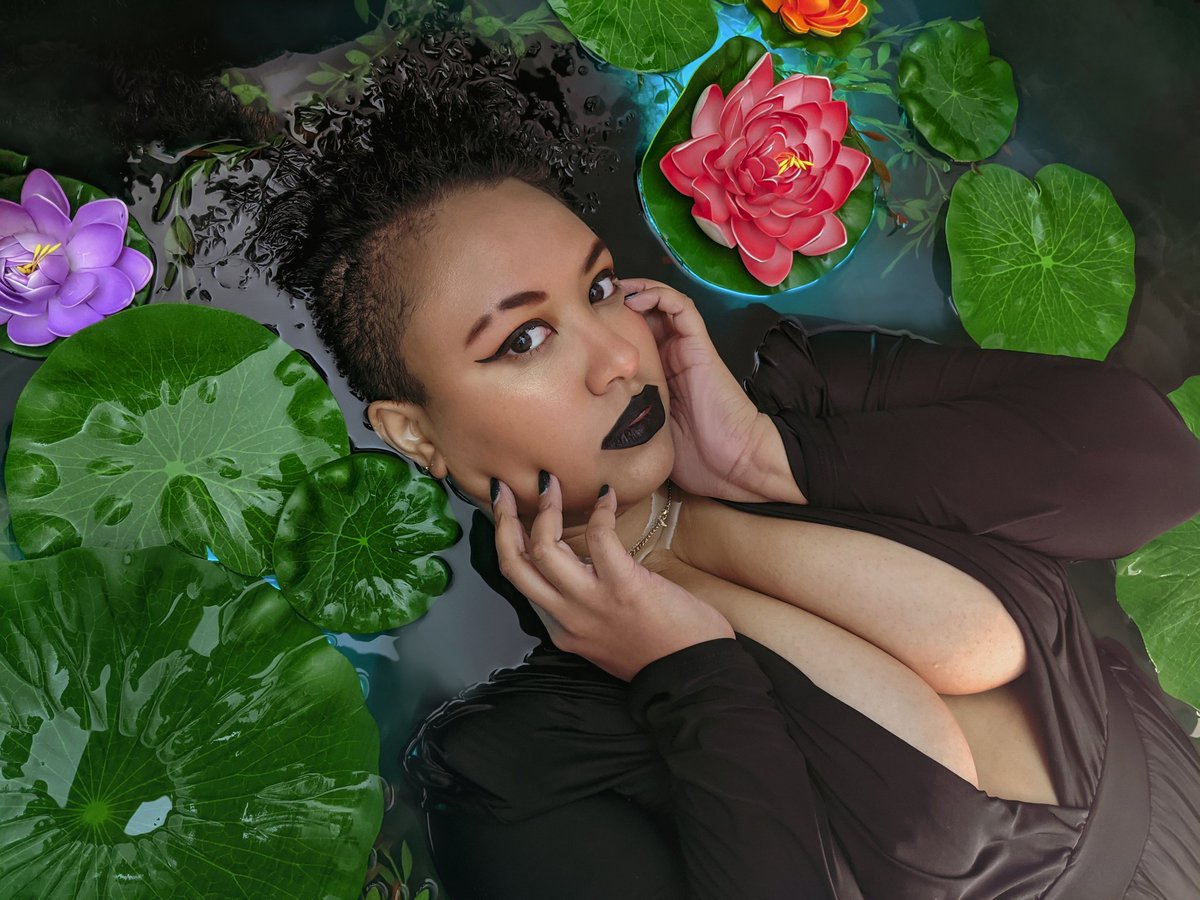 Vtuber and their pfp ❤️☀️