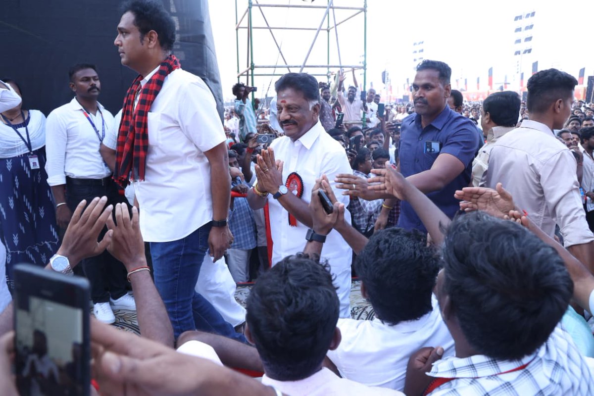 OPS_DMK's tweet photo. திருச்சியில் நடைபெற்ற திமுக மாநில மாநாட்டில் ஐயா ஓ.பி.எஸ். அவர்கள்...!
#Trichy #DMKManadu #OPanneerselvam #OPS #DMK #MKStalin #MudhalvanOPS https://t.co/jFeS0aoaMg