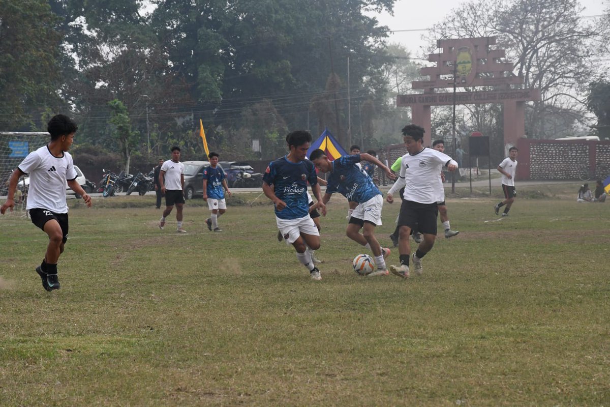 Spearcorps's tweet photo. 𝗦𝗽𝗼𝗿𝘁𝘀𝗺𝗮𝗻𝘀𝗵𝗶𝗽 𝗶𝗻 𝗔𝗰𝘁𝗶𝗼𝗻
Dao Division under #SpearCorps culminated the Lohit Premier League Season III (Men’s Tournament) at #Tezu, #ArunachalPradesh. Featuring 32 teams, the grand finale saw Tezu Bazaar FC clinch the title with a thrilling 3–2 victory over Khoraliang FC.
#SpearCorps के अंतर्गत #DaoDivision ने Tezu, #ArunachalPradesh में Lohit Premier League Season III (Men’s Tournament) का सफल समापन किया। 32 टीमों की भागीदारी वाले इस टूर्नामेंट के फाइनल में Tezu Bazaar FC ने Khoraliang FC को 3–2 से हराकर Title जीता।
#IndianArmy #LohitPremierLeague #YouthEngagement #SportsForPeace #NationBuilding #FootballSpirit #NationFirst
@adgpi
@HQ_IDS_India
@easterncomd
@official_dgar
@prodefkohima
@DefenceMinIndia
@prodefgau
@MyGovArunachal
@PemaKhanduBJP
@ArunachalCMO
@ProAssam
@arunachaltimes_
@NENowNews
@NewsLiveGhy
Facebook-https://t.co/AZeuJnFD3u
Instagram-https://t.co/PFoq742OSt
YouTube-https://t.co/1AFZ1RDrLX