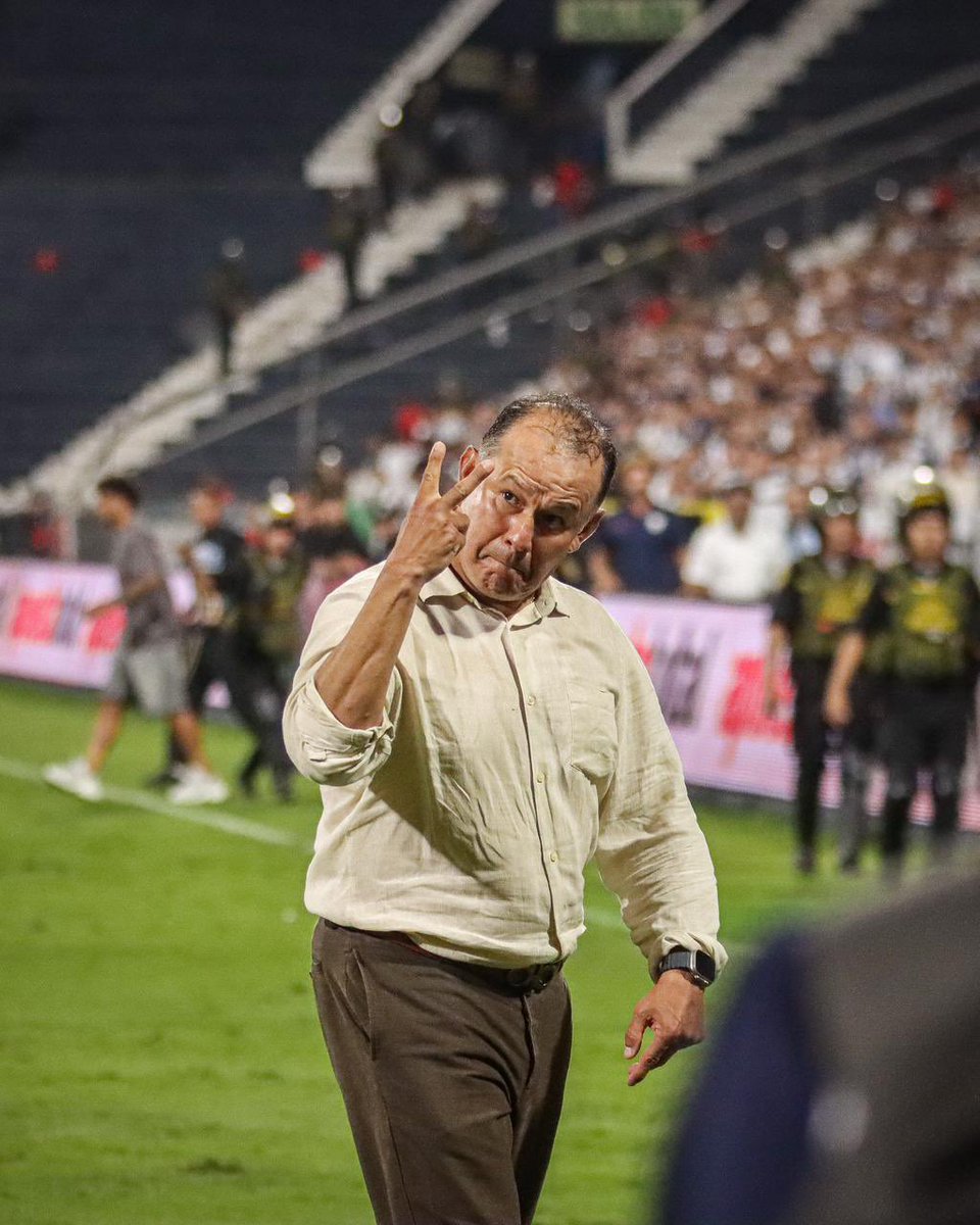 A Pipo Gorosito por menos lo tuvimos desde la tribuna dirigiendo casi todo el campeonato no? Por esta INCITACIÓN A LA VIOLENCIA cuánto merece este traidor Reynoso?