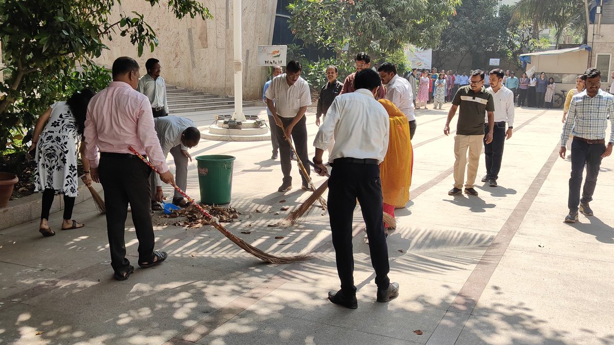 Textiles Committee tweet media