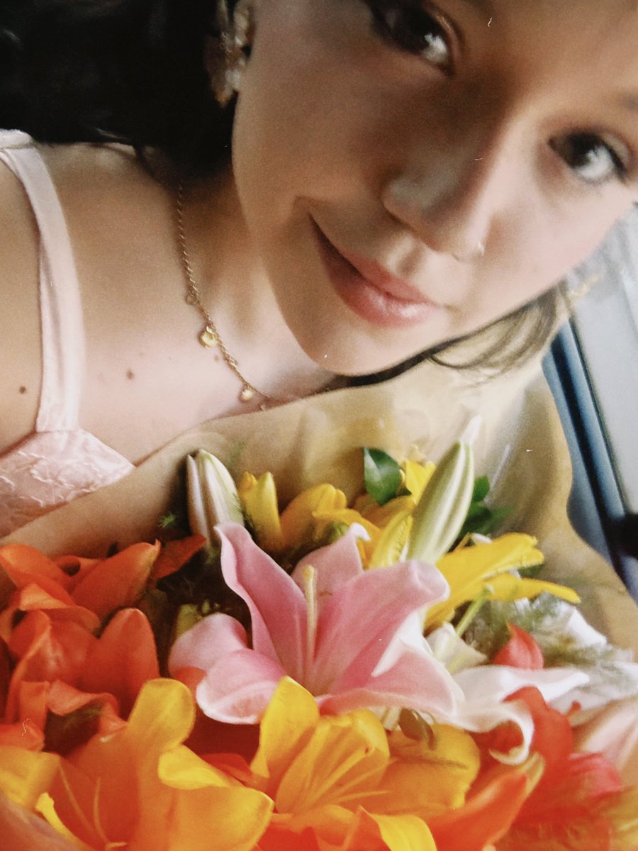 iisarmb's tweet photo. as flores mais lindas do mundo, do meu amor para mim. 🤍 https://t.co/27IM9LT8FG